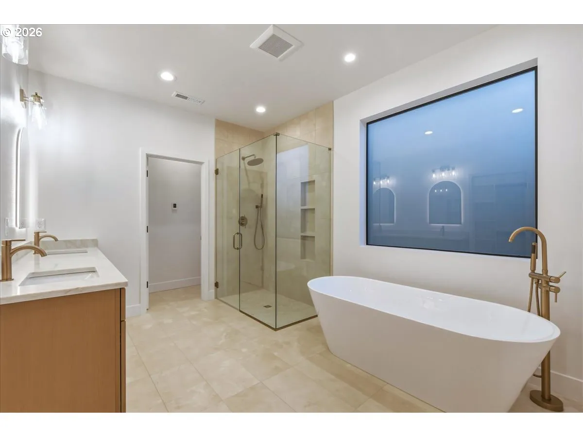 Bathroom, Attached-Garden Tub