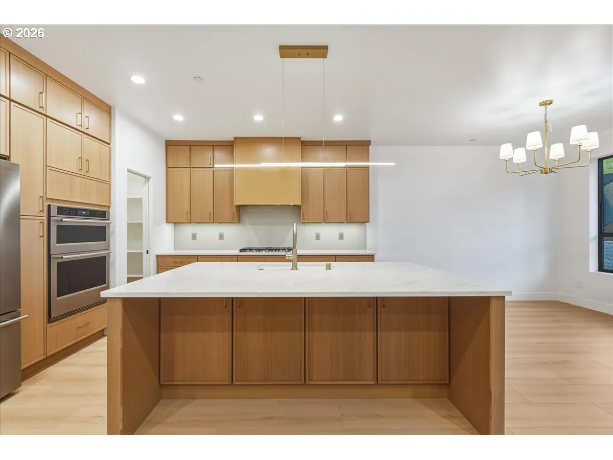 Kitchen-Breakfast Bar