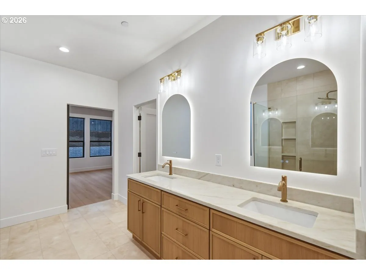 Bathroom, Attached-Double Sinks