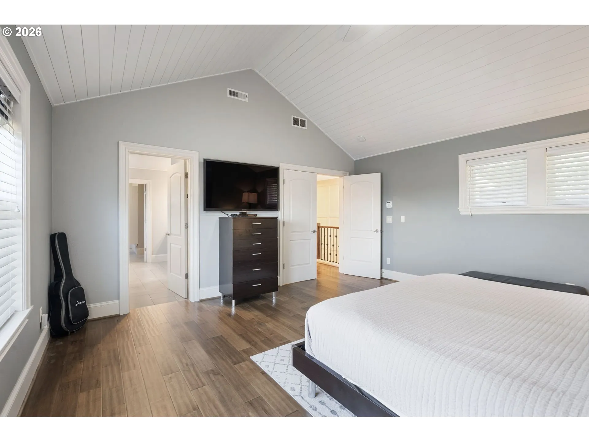 Bedroom, Owner's Suite-Vaulted Ceilings