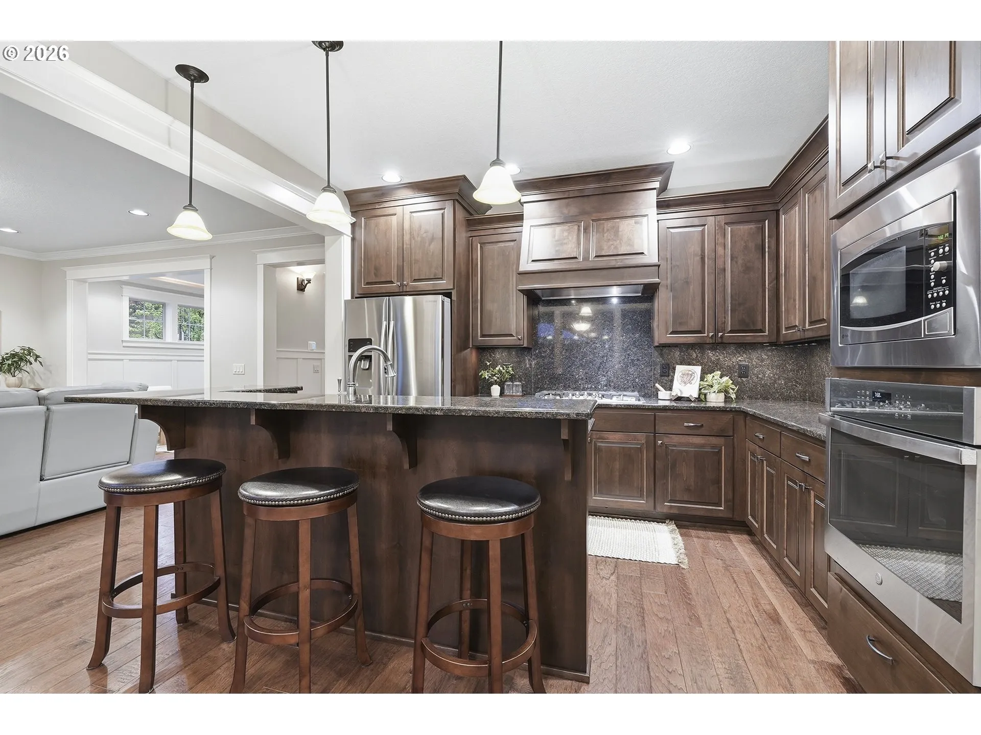 Kitchen-Breakfast Bar
