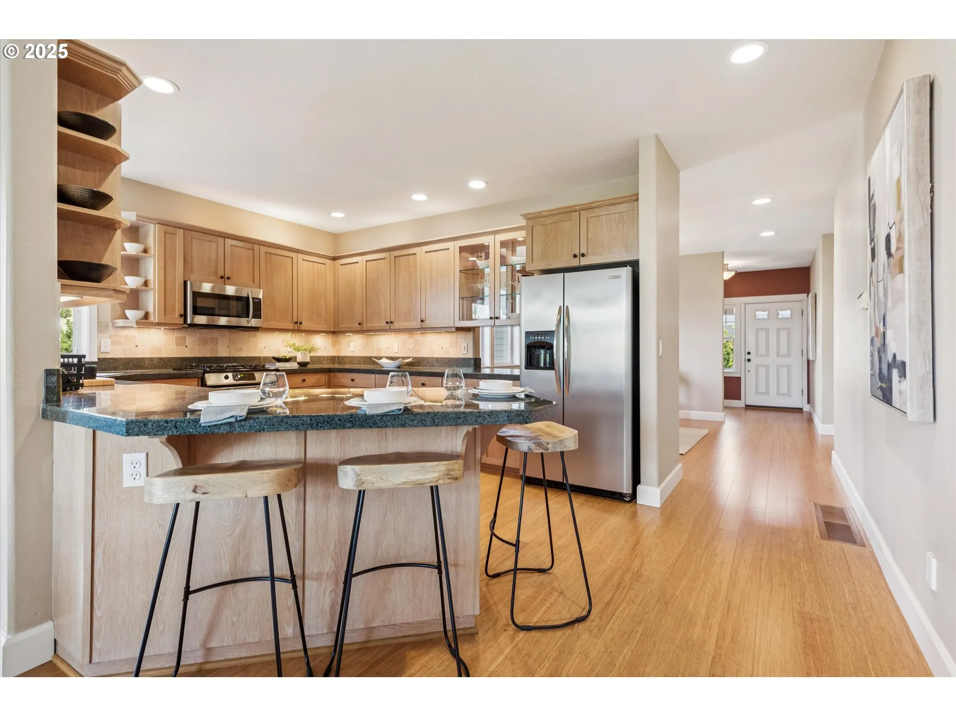 Kitchen-Breakfast Bar