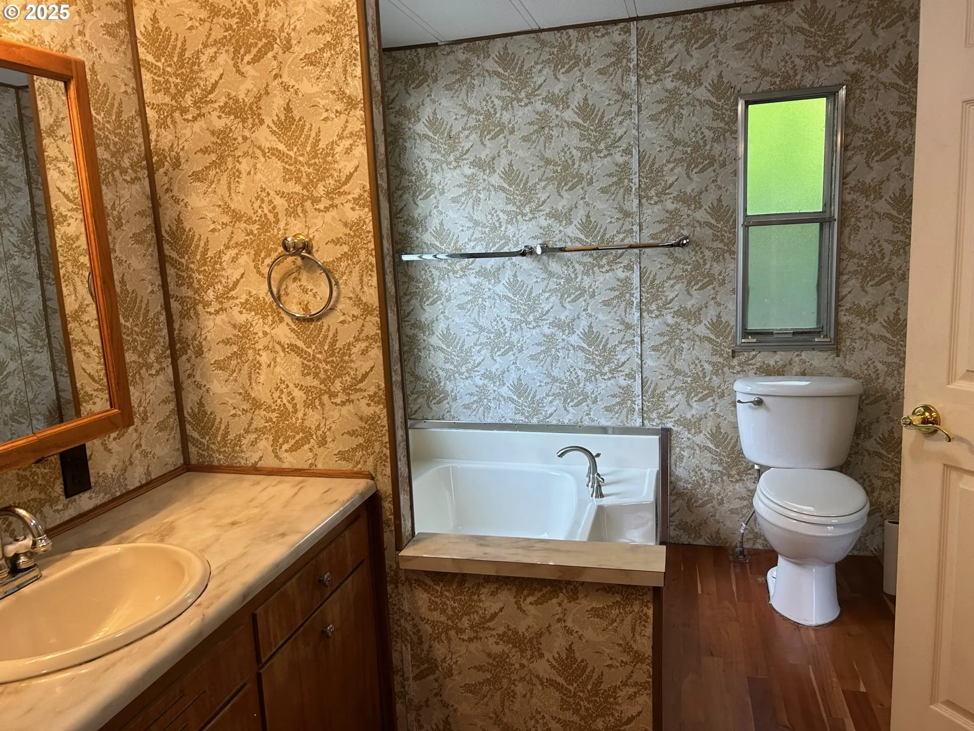 Bathroom, Attached-Garden Tub