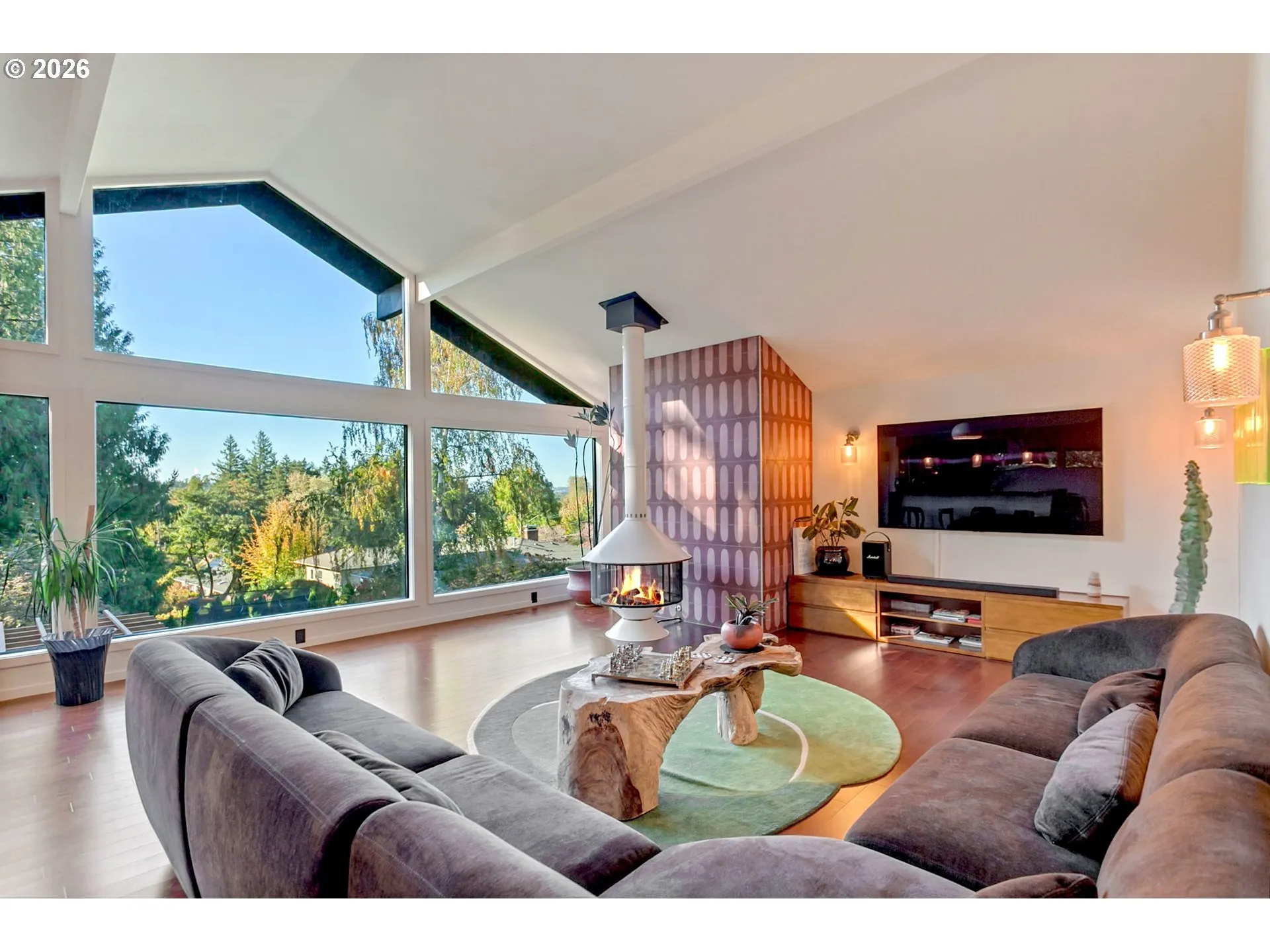 Living Room-Fireplace