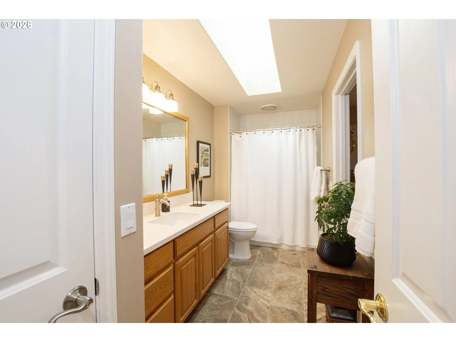Bathroom, Continental-Main