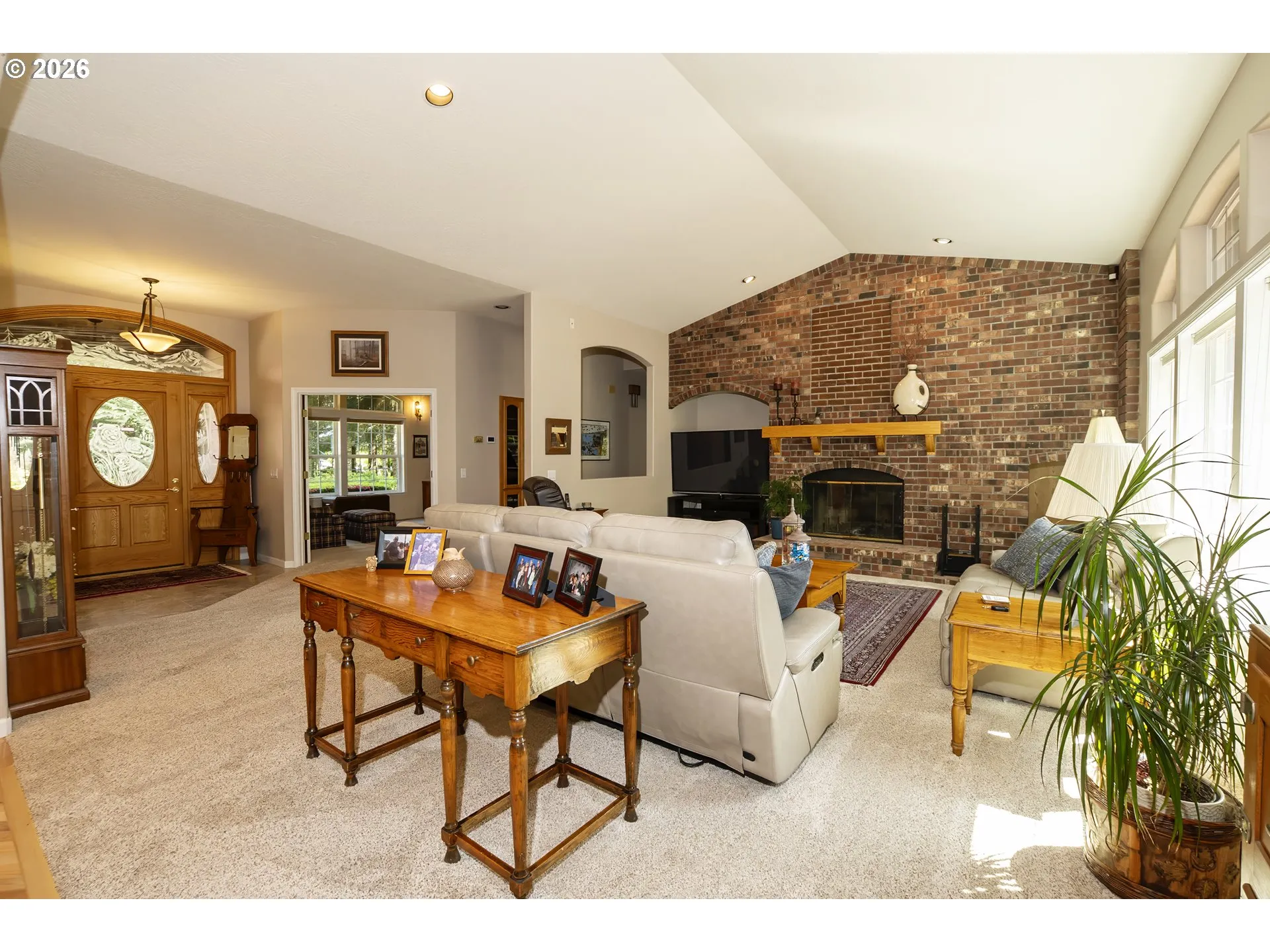 Living Room/Entrance