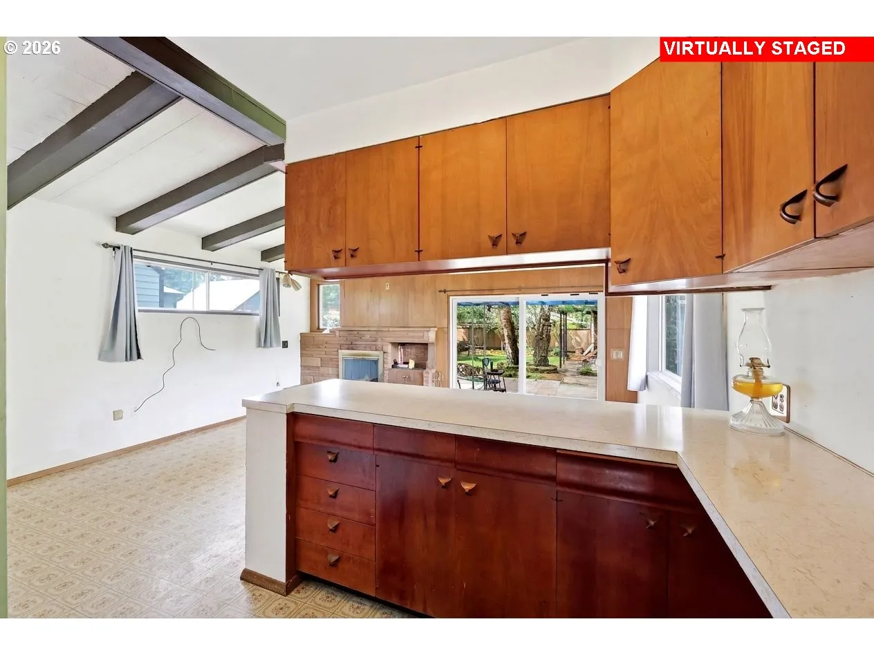 Kitchen-Breakfast Bar