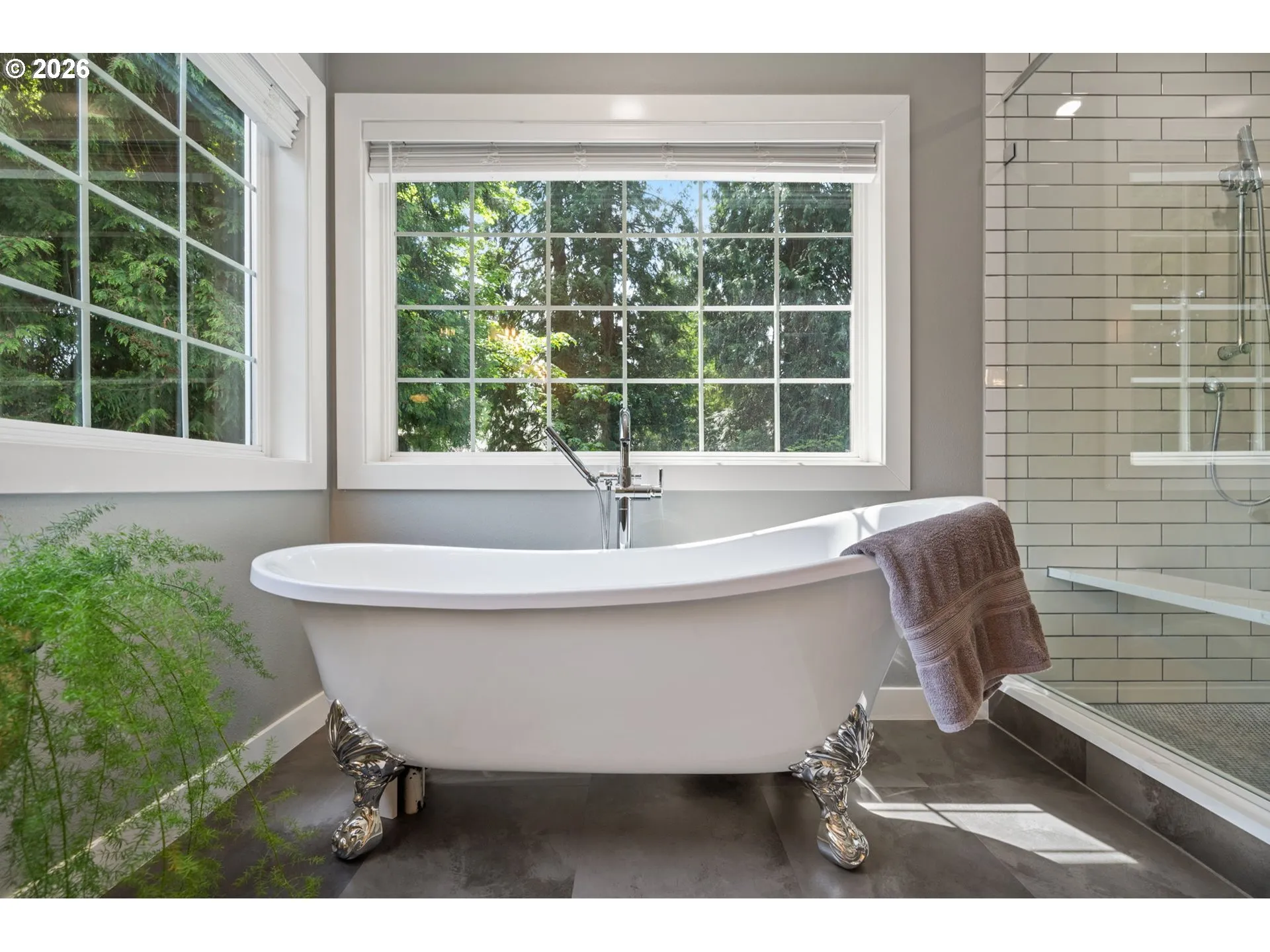 En Suite Bathroom-Upper