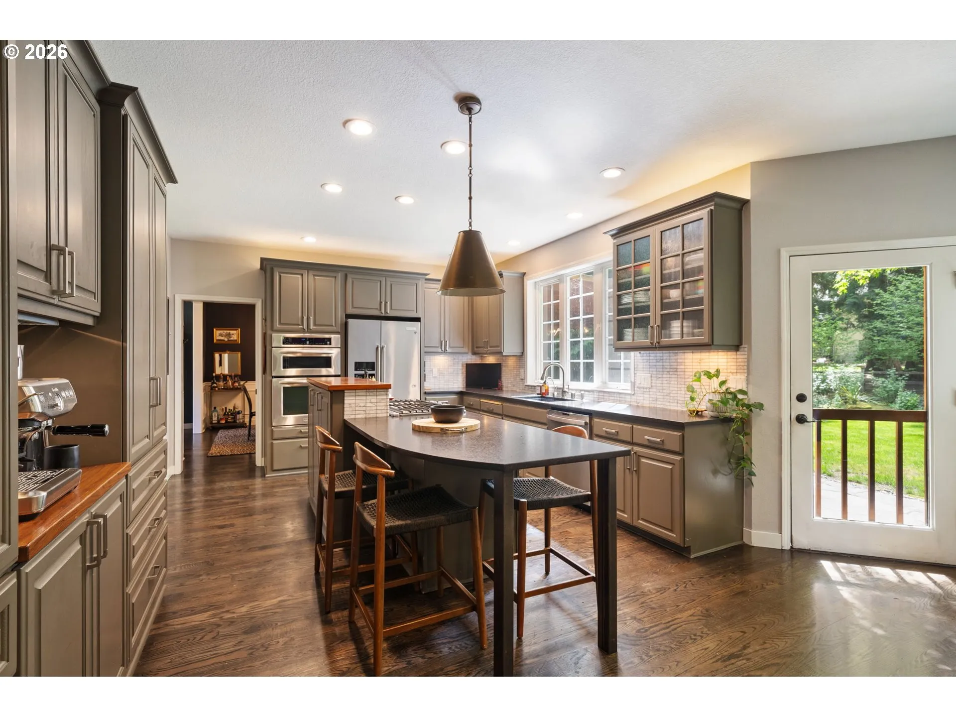 Kitchen-Breakfast Bar
