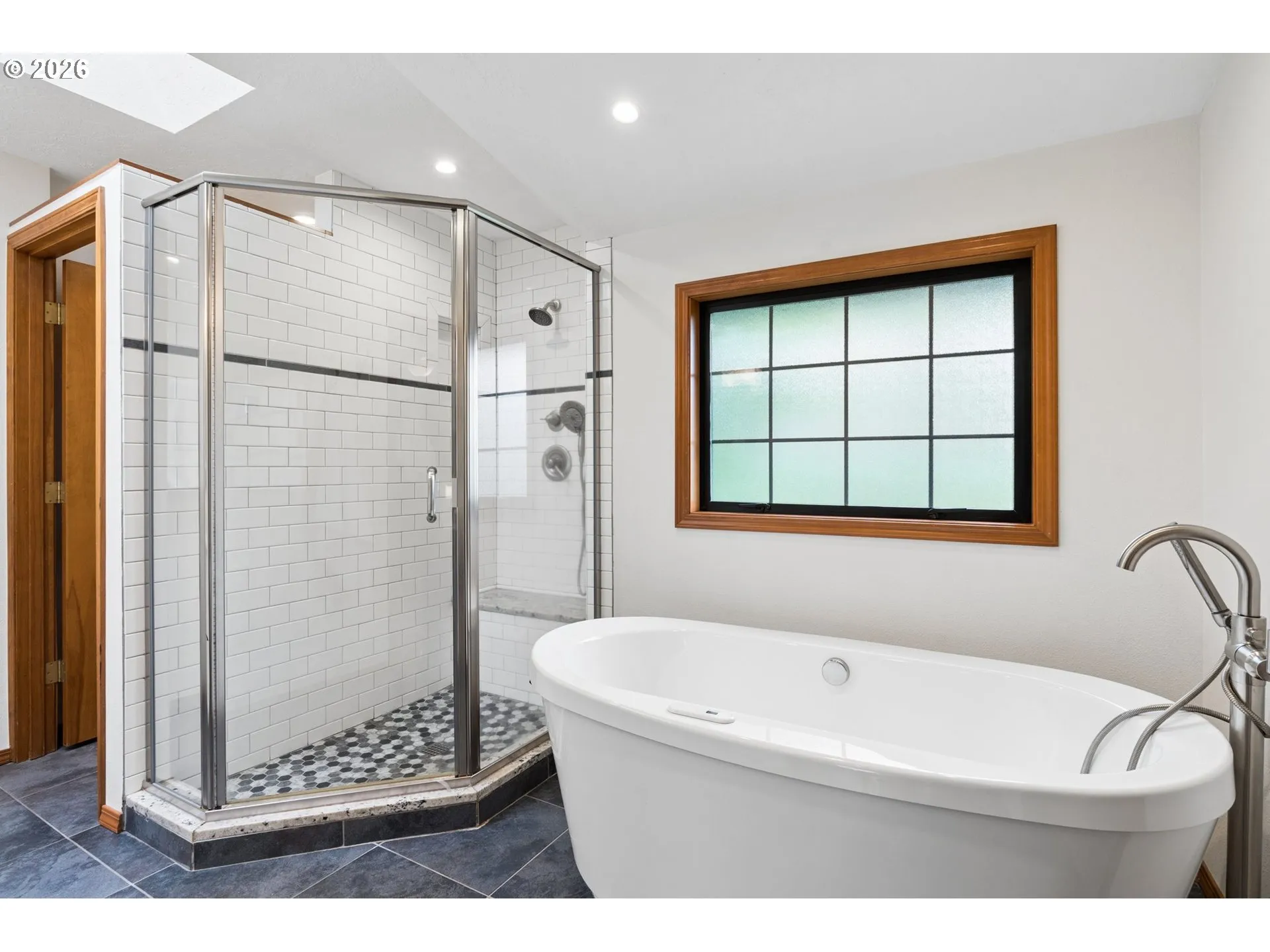 En Suite Bathroom-Upper