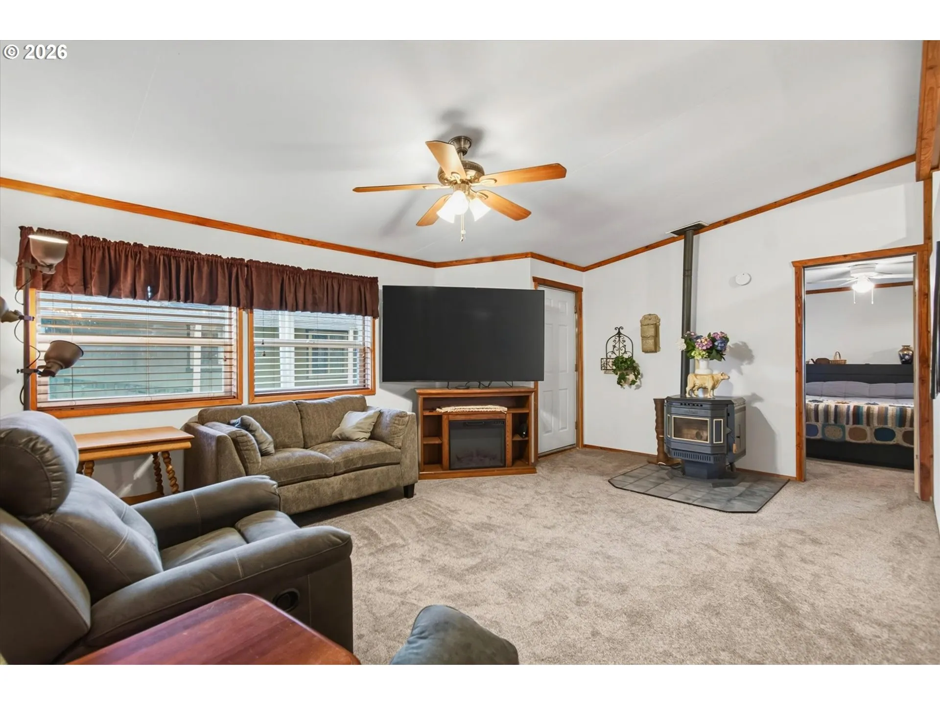 Living Room/Entrance