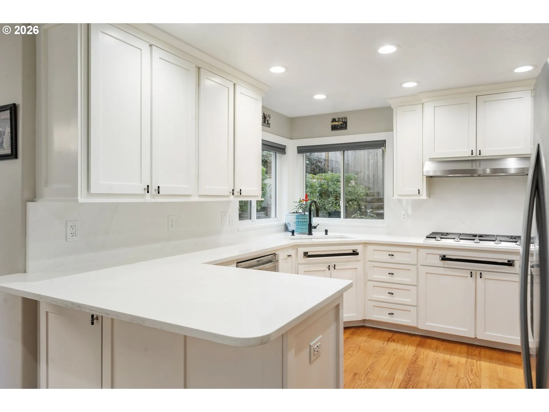Kitchen-Breakfast Bar