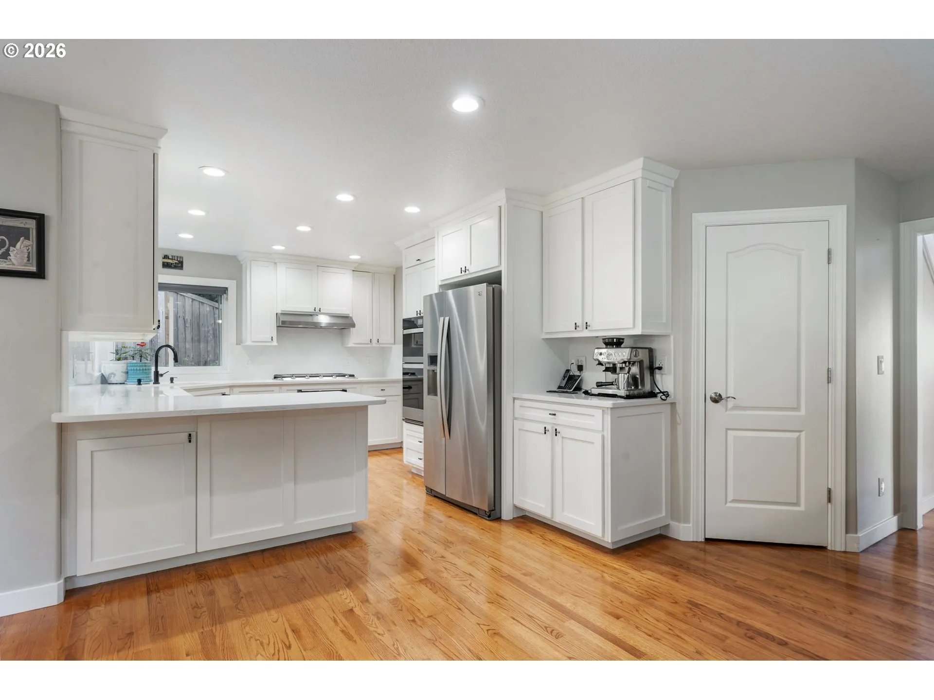 Kitchen-Breakfast Bar