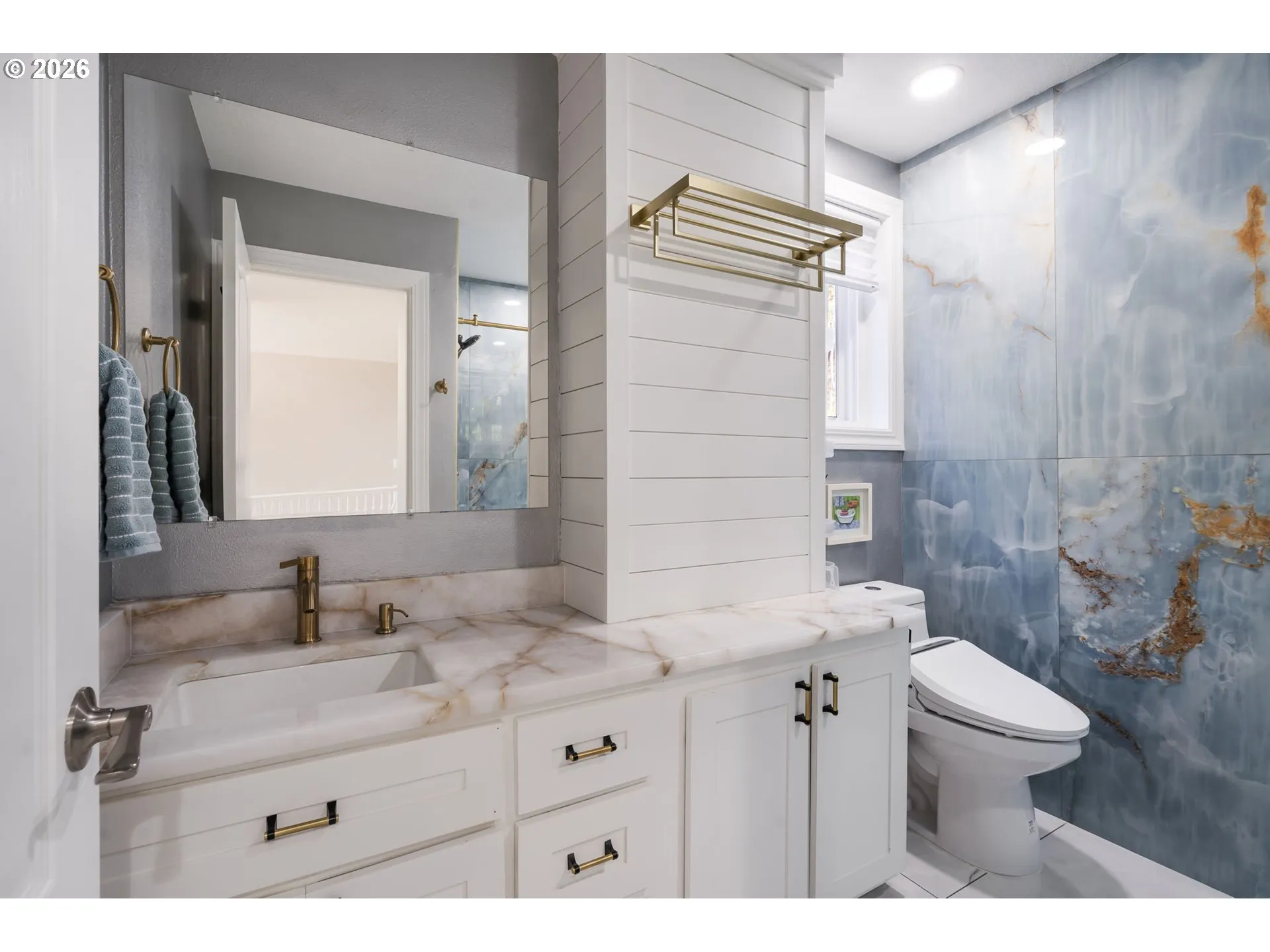 Bathroom-Upper