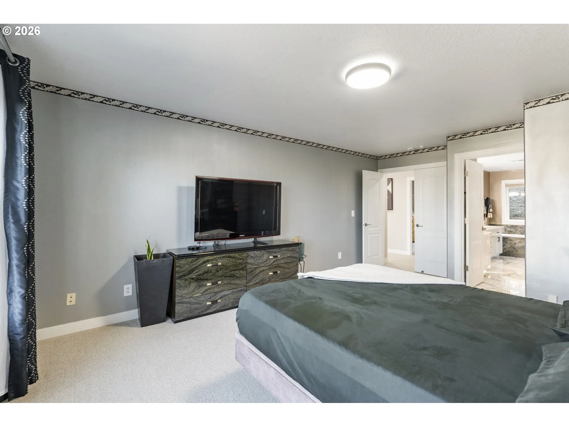 Bedroom, Primary-Upper