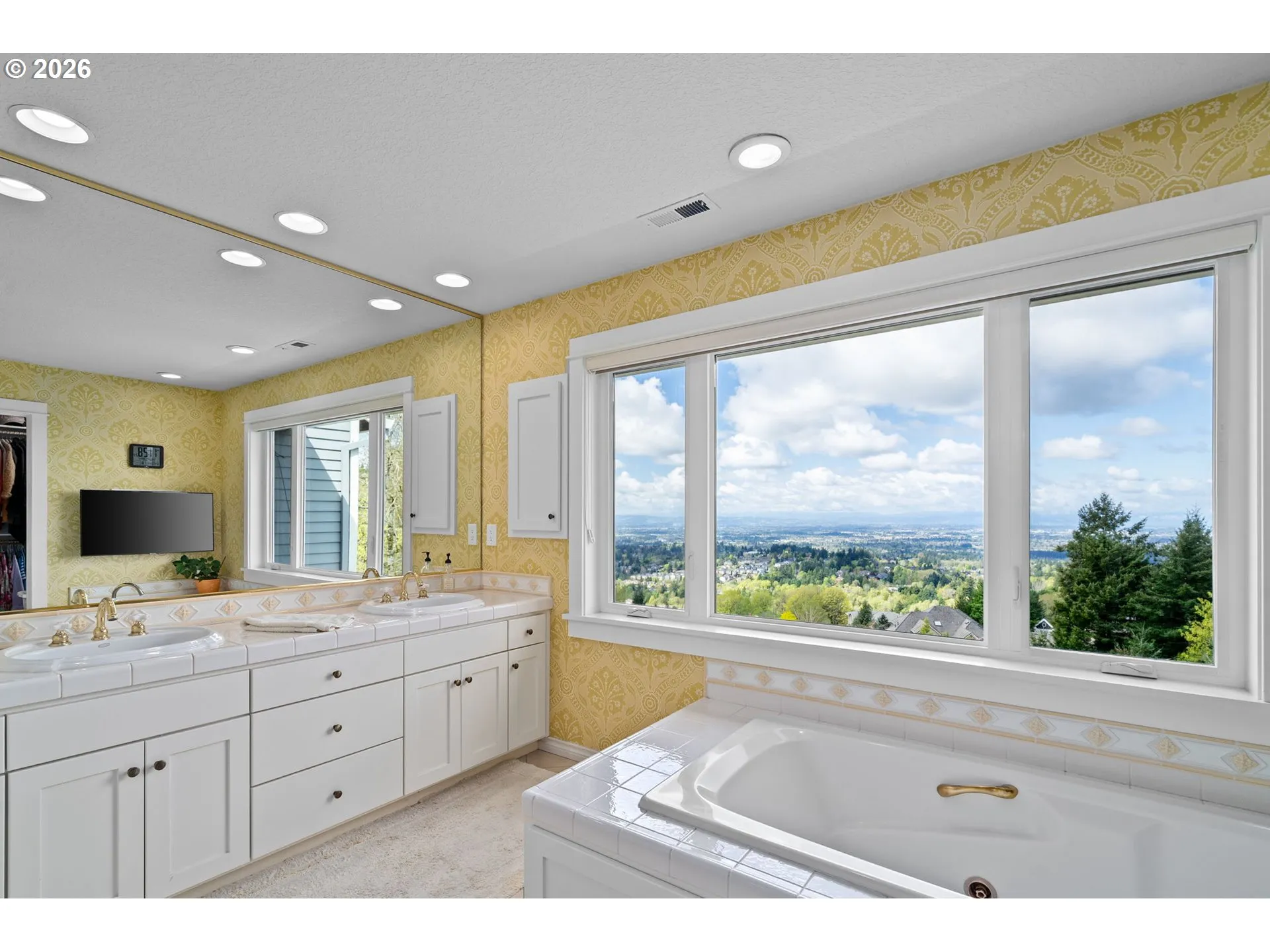 Primary Bedroom-Attached Bathroom