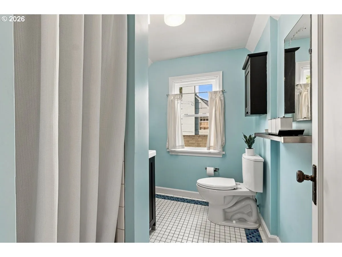 Bathroom-Upper