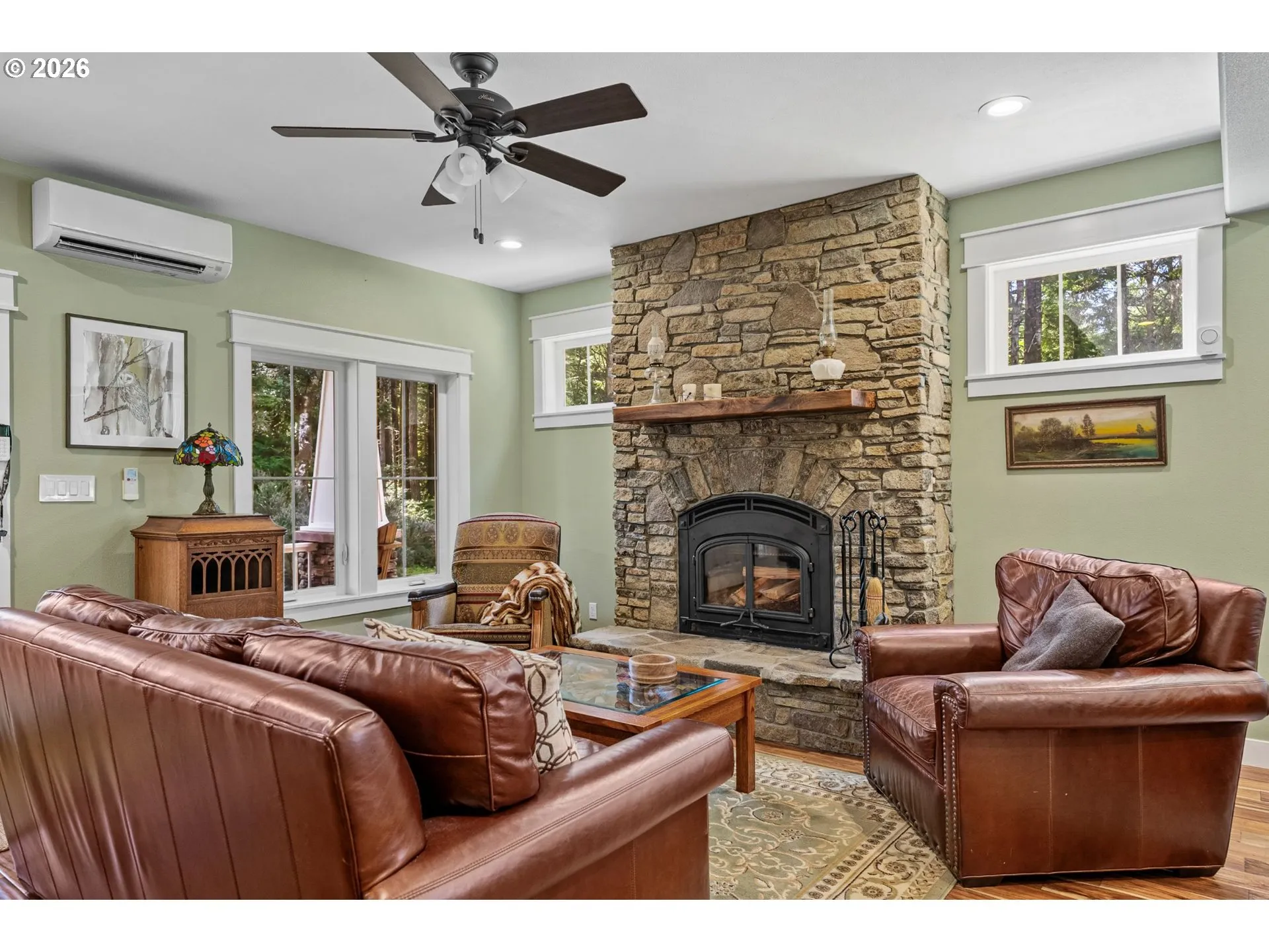 Living Room-Fireplace