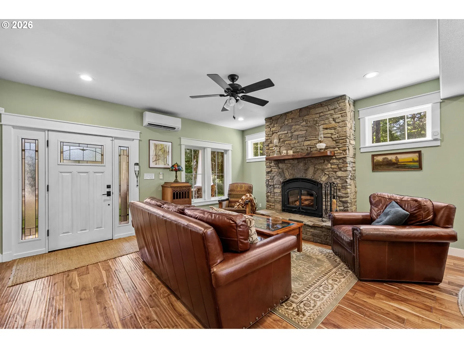 Living Room-Fireplace