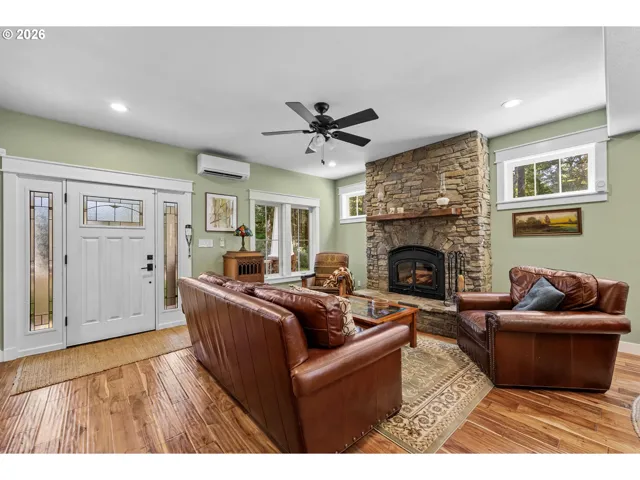 Living Room-Fireplace