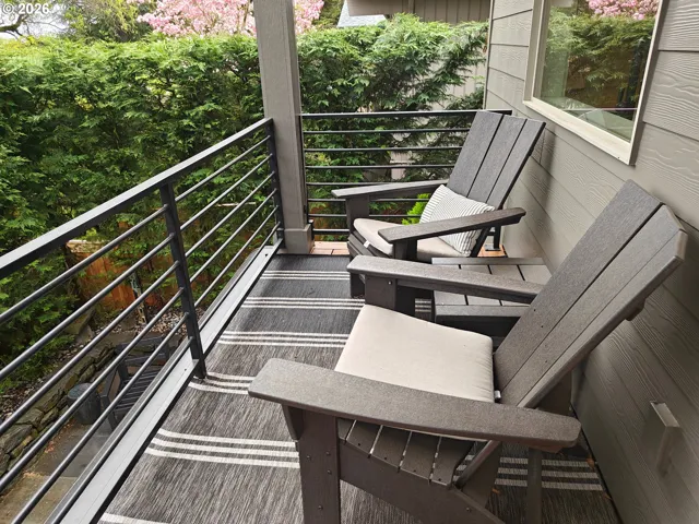 Balcony-Covered
