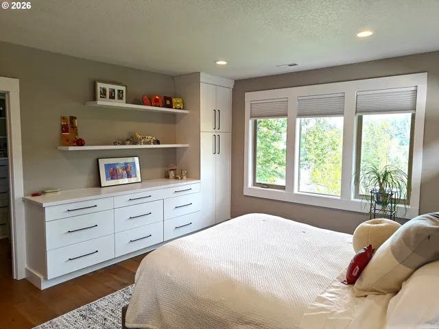 Bedroom, Owner's Suite-Walk-In Closet