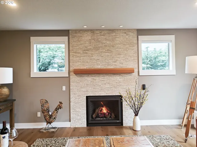 Living Room-Fireplace