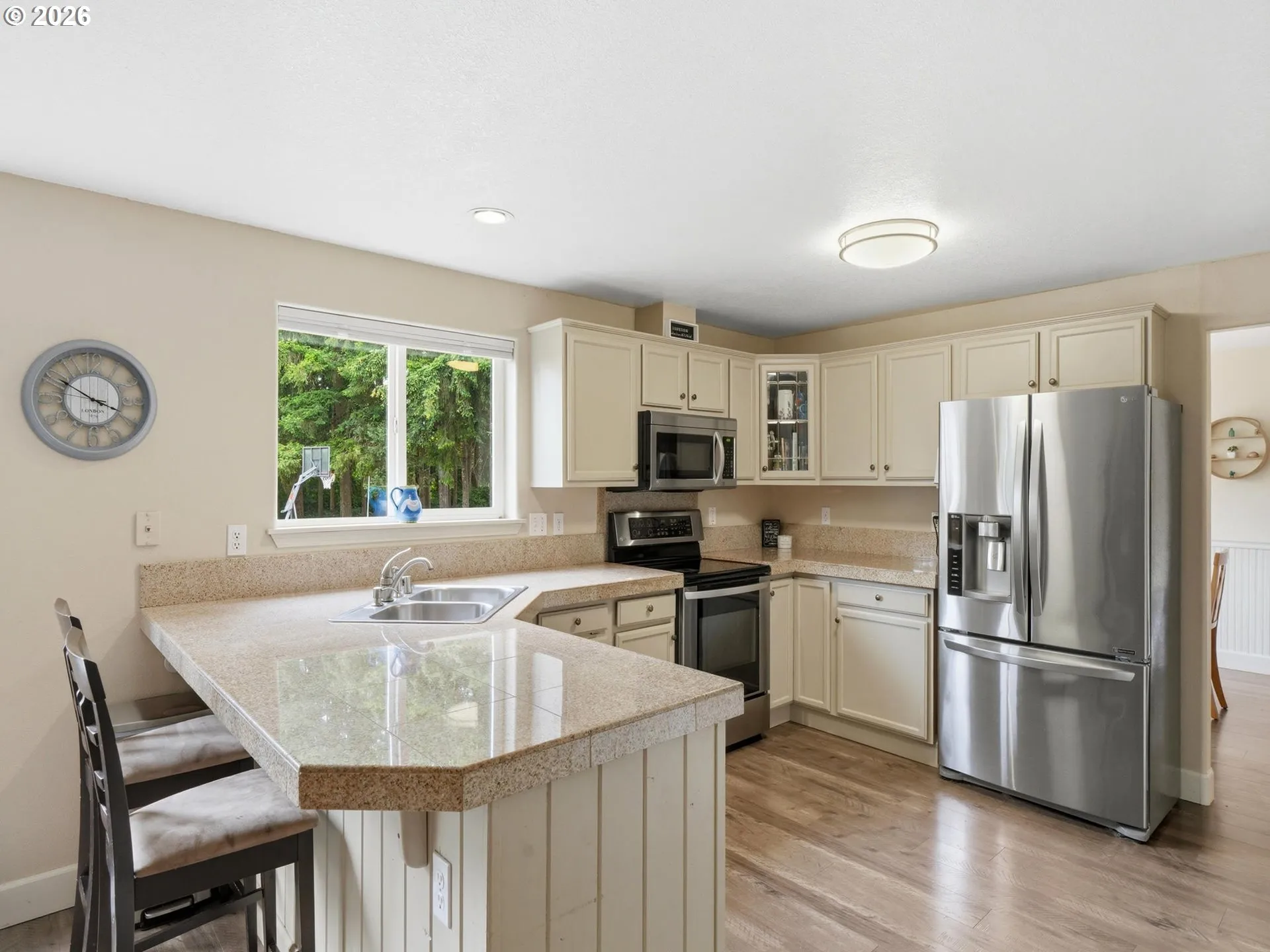 Kitchen-Breakfast Bar
