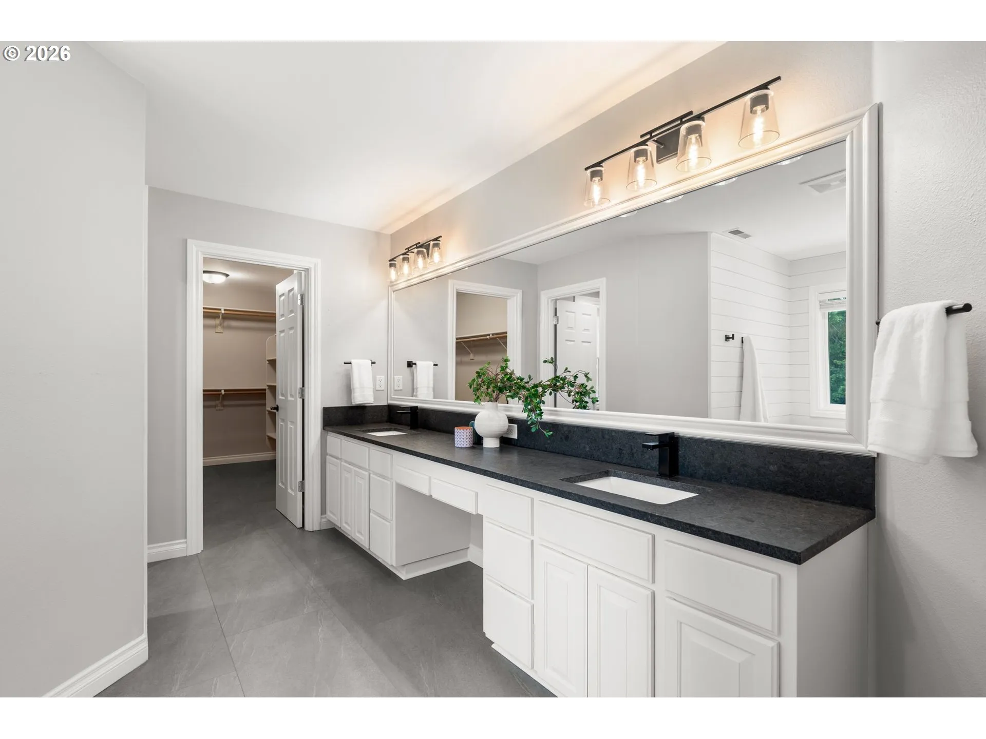 En Suite Bathroom-Upper