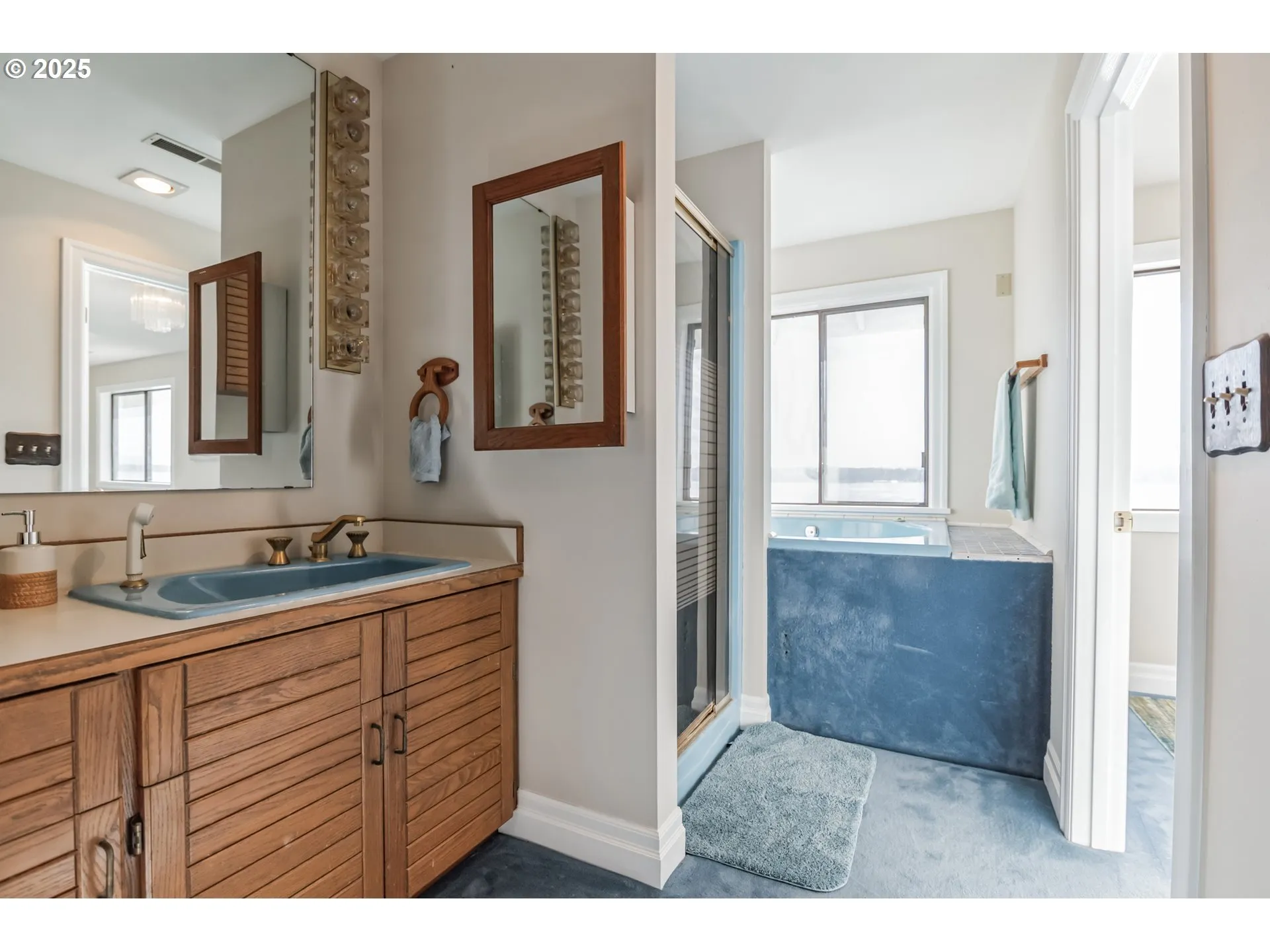 Bathroom, Attached-Upper