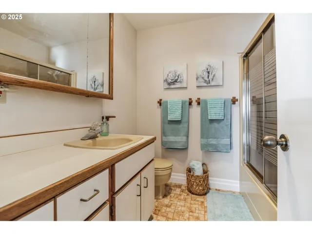 Bathroom-Upper