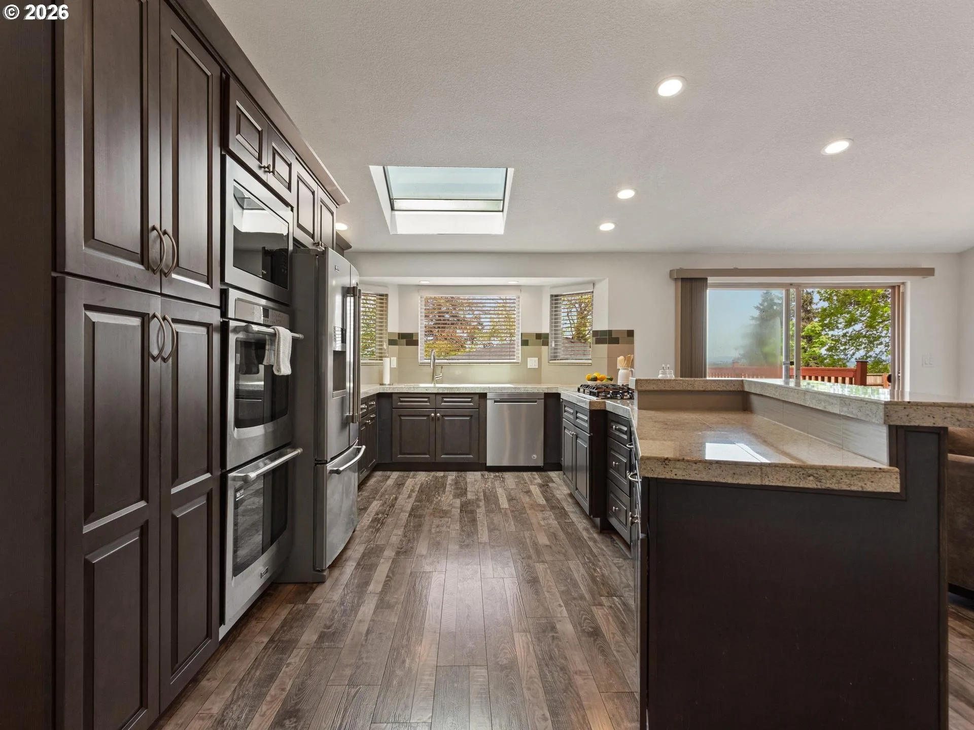 Kitchen-Breakfast Bar