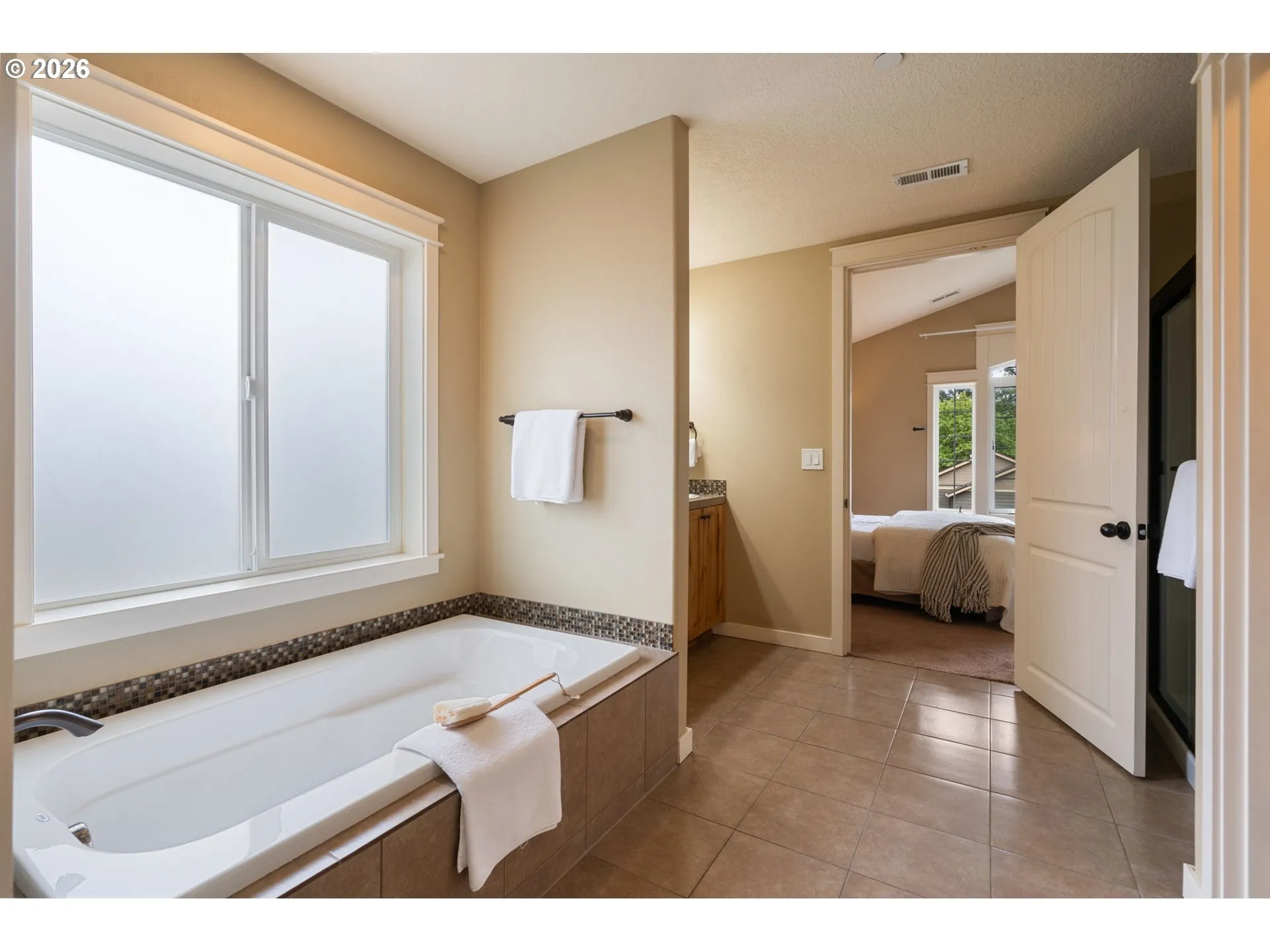 Bedroom, Primary-Upper