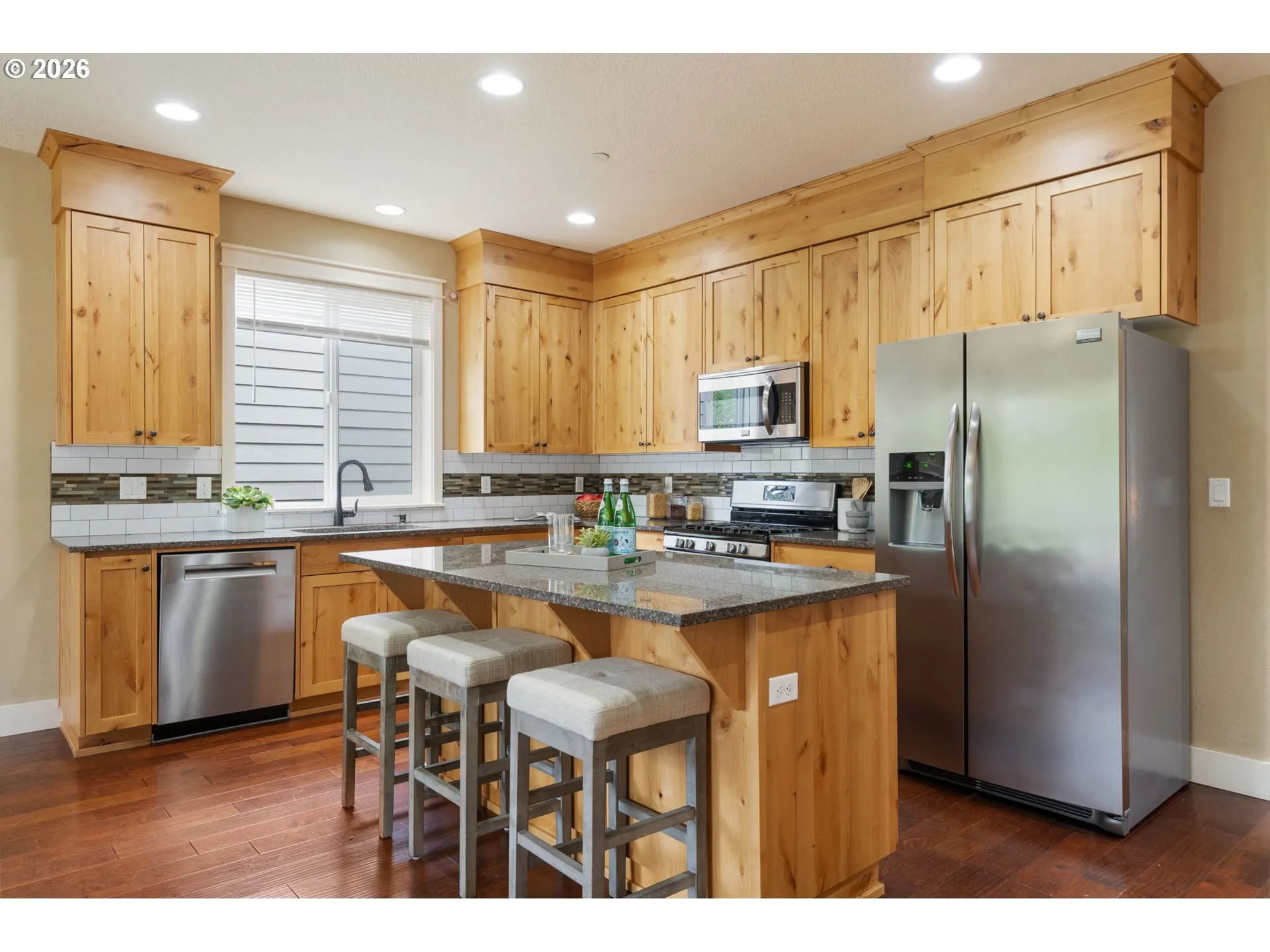 Kitchen-Breakfast Bar