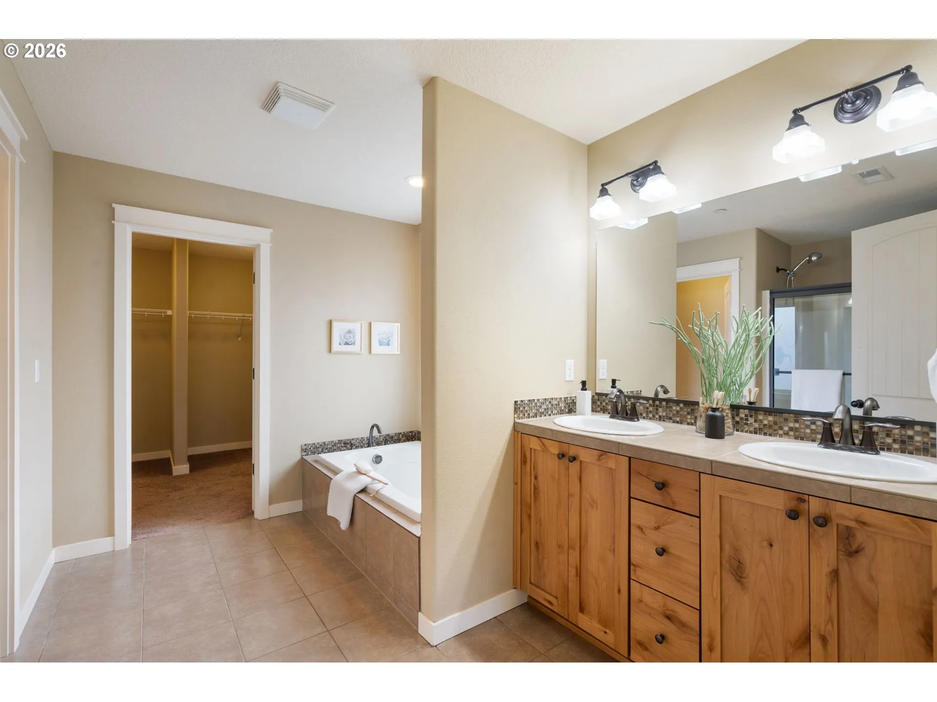 Bedroom, Primary-Upper