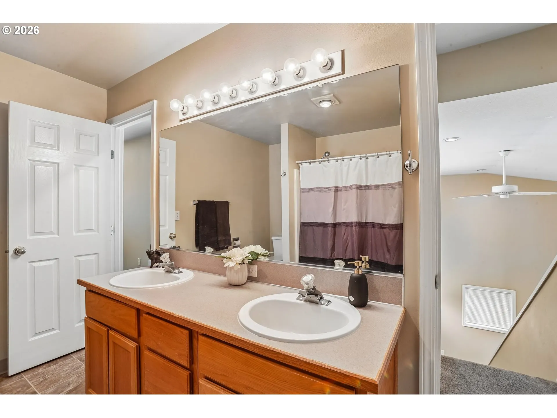 Bathroom, Attached-Upper