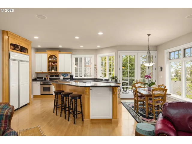 Kitchen/Family Room-Island