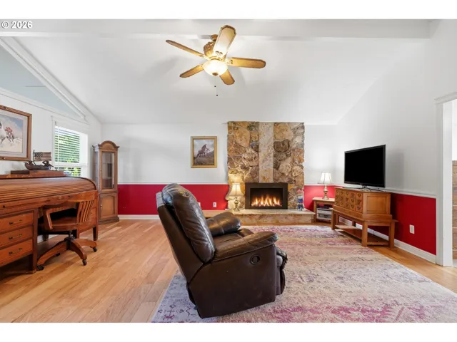 Living Room-Vaulted Ceilings