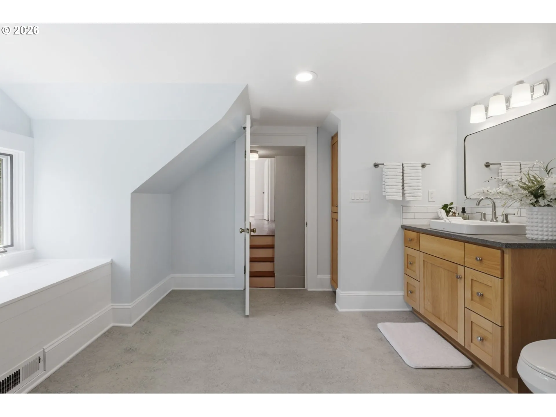 Bathroom-Upper