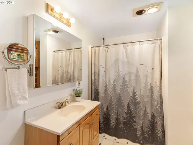Bathroom, Attached