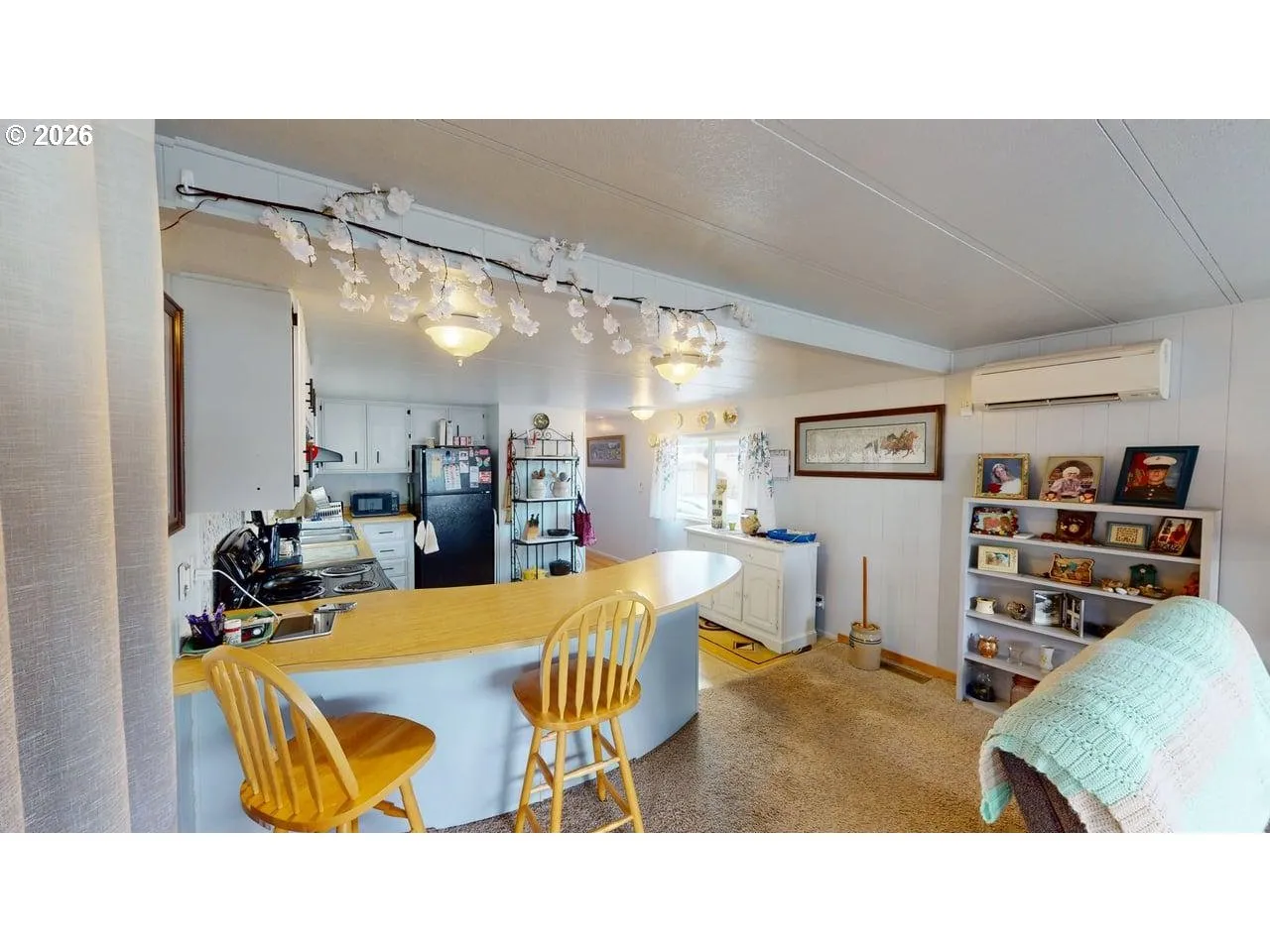 Kitchen-Breakfast Bar