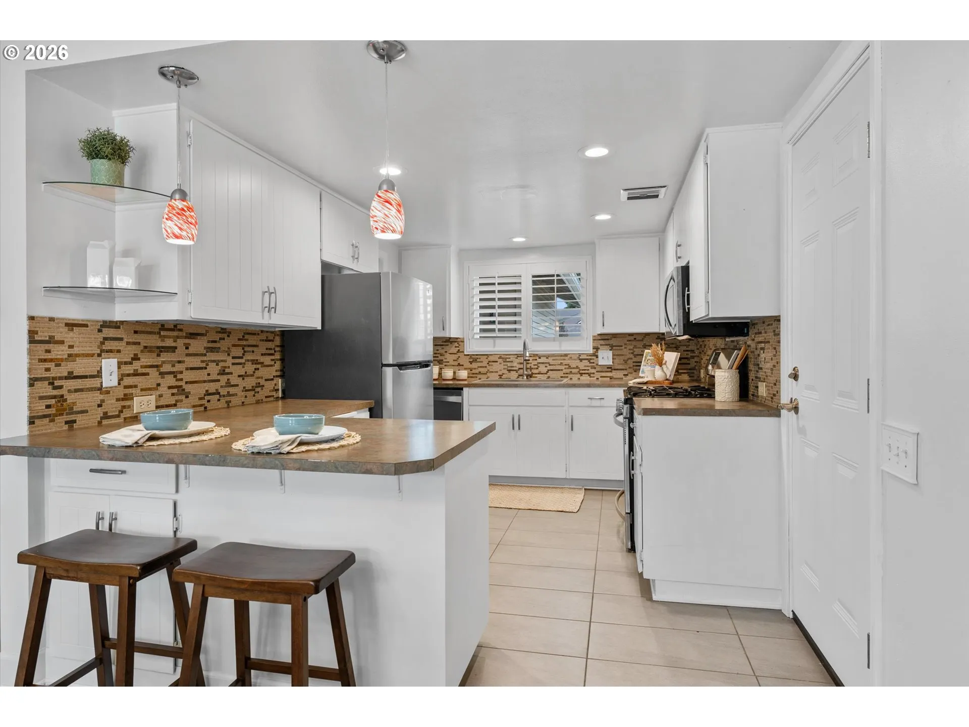 Kitchen-Breakfast Bar