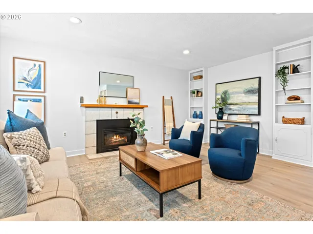 Living Room-Built-In Shelving