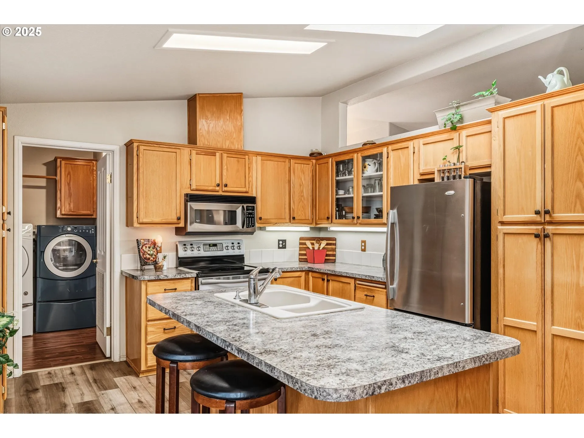 Kitchen-Breakfast Bar