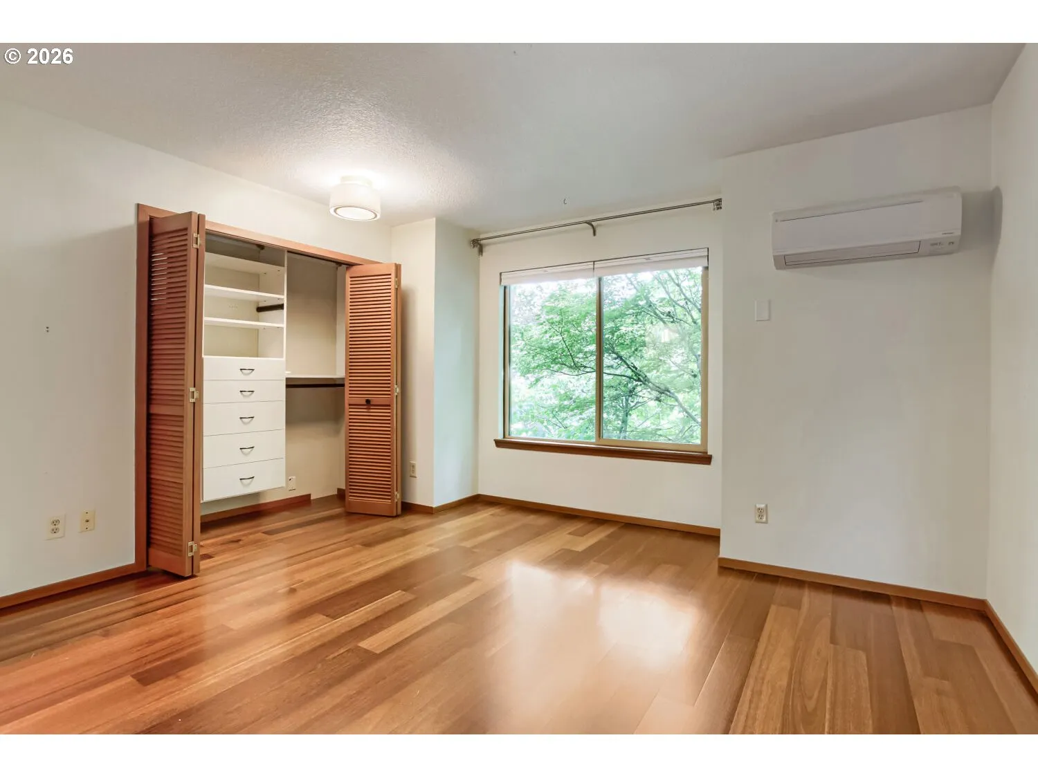 Bedroom, Primary