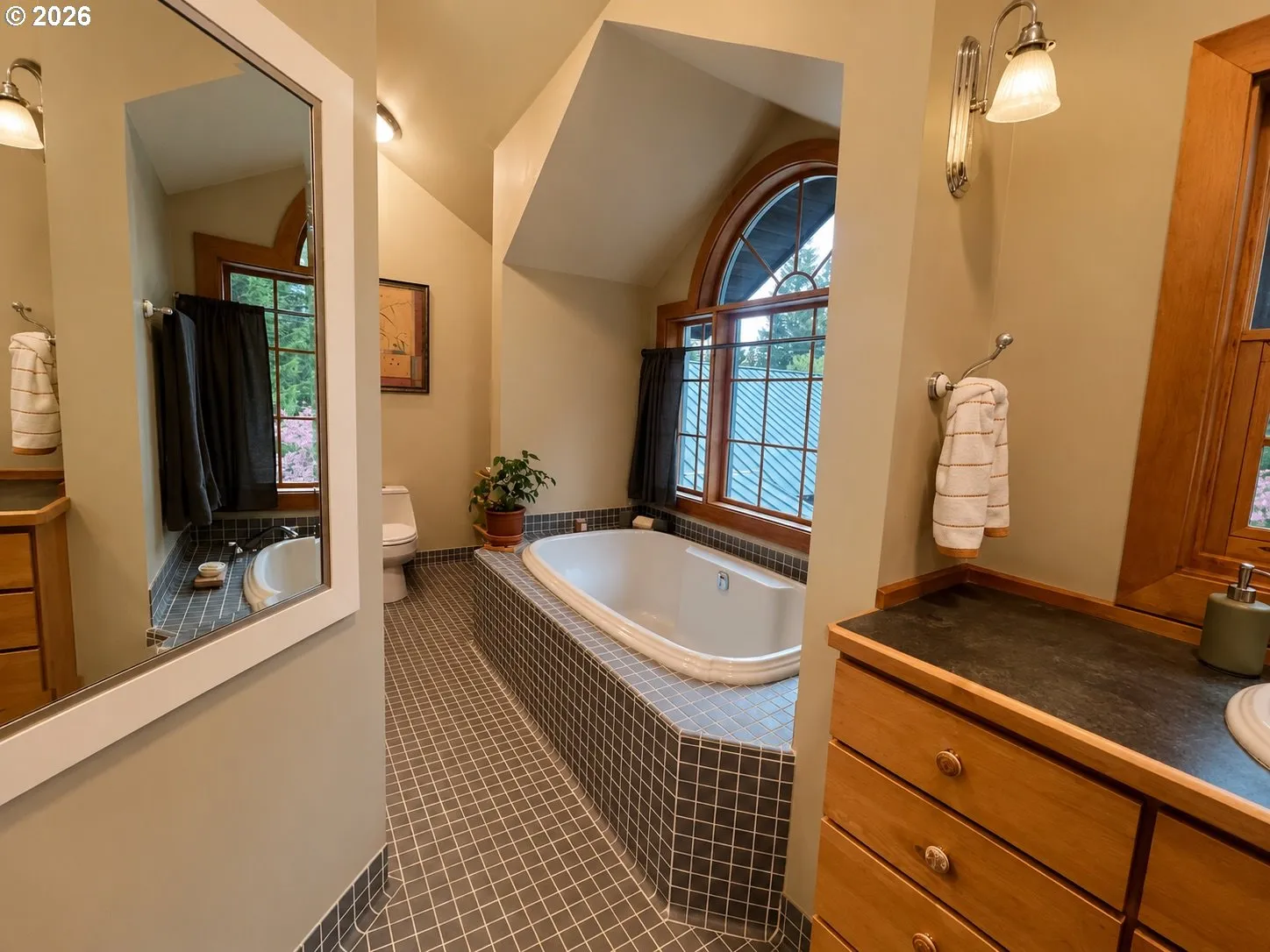 Bathroom, Attached-Garden Tub