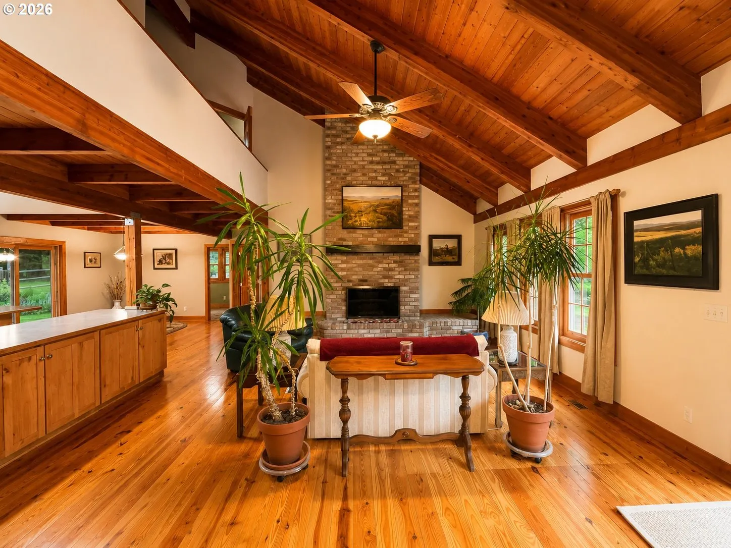 Living Room-Vaulted Ceilings