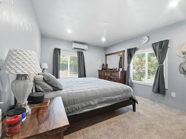 Bedroom, Primary