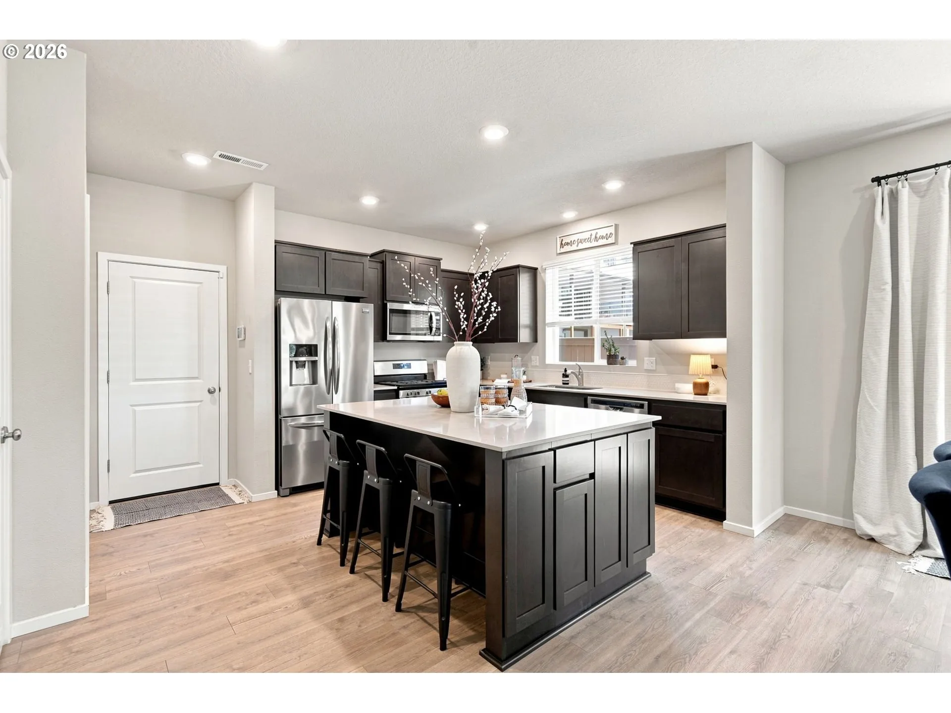 Kitchen-Breakfast Bar