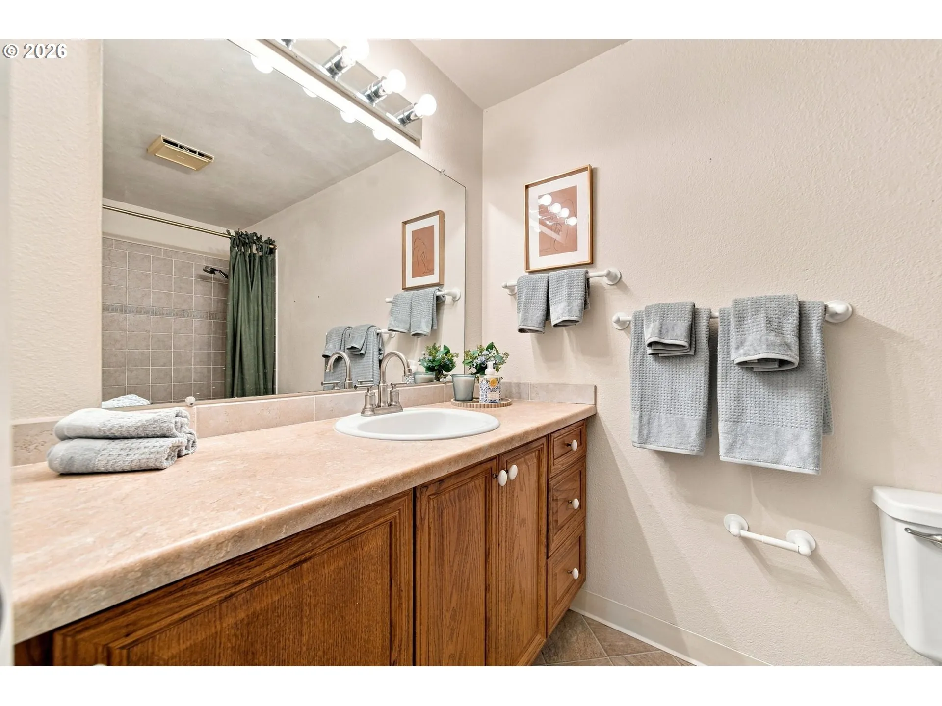 Bathroom-Upper